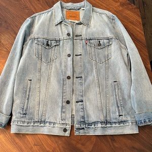 Mena Levi’s denim jean jacket. Never worn. XL